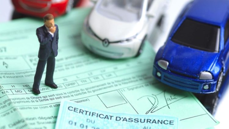 Votre portefeuille va encore souffrir : les assurances auto prennent l&rsquo;ascenseur en 2025