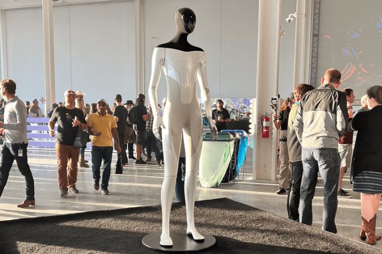 Tesla Optimus : des robots au design inédit qui vont bouleverser le marché !