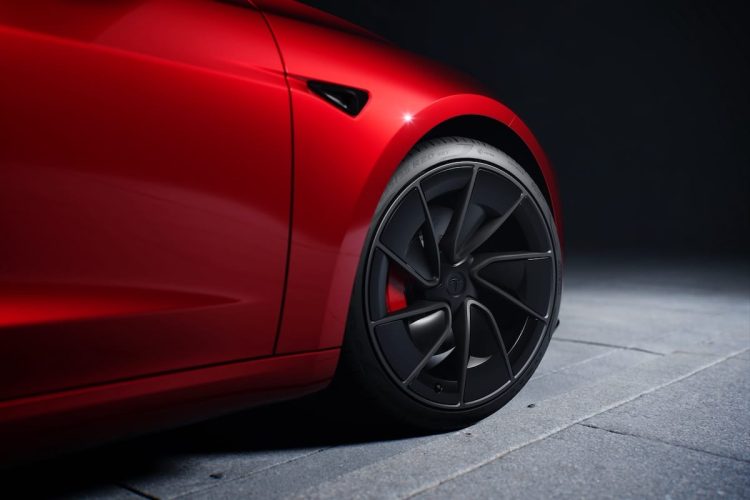 Tesla frappe fort avec son assurance inédite pour jantes et pneus !