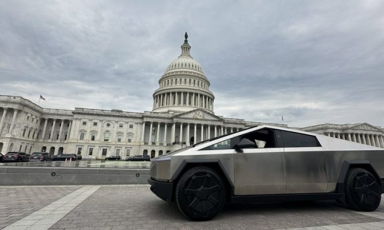 Tesla Cybertruck: Ciblé par l’Armée de l’Air des États-Unis pour des Entraînements Munitions – Découvrez Pourquoi!