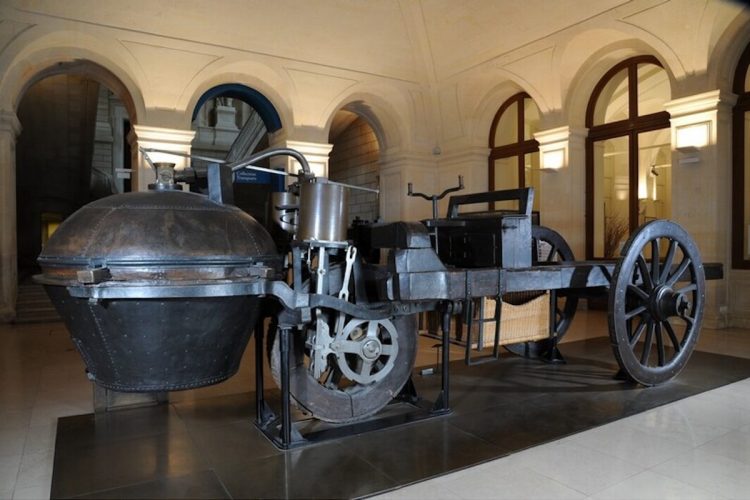 Le premier « véhicule automobile » a pris vie à Paris il y a 256 ans : une histoire surprenante à revivre !