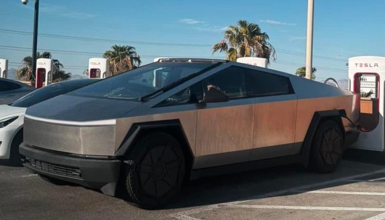 Rappel surprenant : 6 197 Cybertrucks de Tesla affectés par un problème d&rsquo;adhésif sur la barre lumineuse !