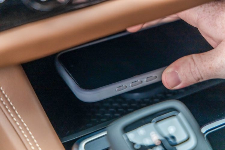 Nissan surprend avec… un chargeur de téléphone révolutionnaire !