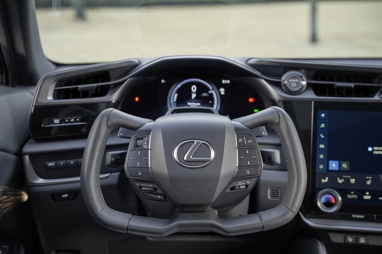 Lexus bouleverse tout avec son nouveau volant : ce détail va vous étonner !