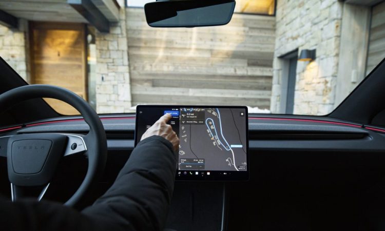 Les propriétaires de Tesla franchissent le cap des 8 milliards de miles parcourus en FSD supervisé : un exploit incroyable !
