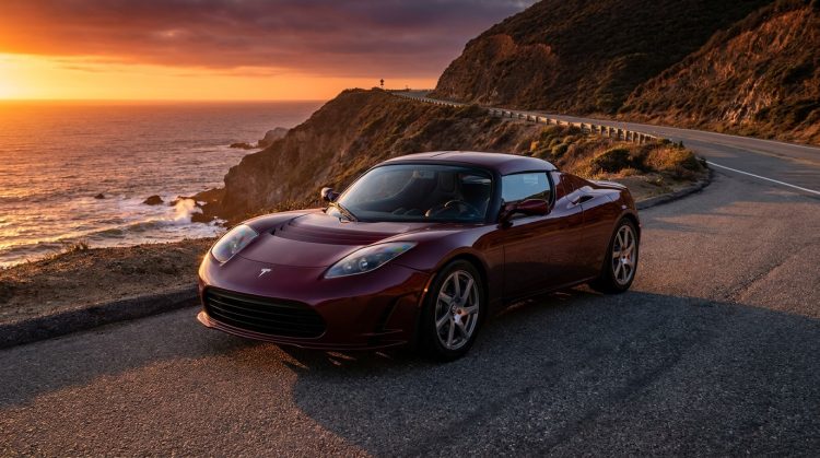 Le teasing d’une présentation du Tesla Roadster dans quelques semaines promet de grandes surprises !