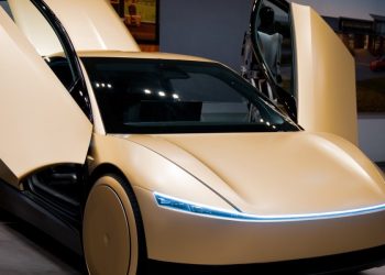 Le Tesla Cybercab reçoit un soutien inattendu d&rsquo;un responsable du Texas DOT.