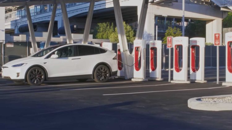 Tesla optimise sa récente fonctionnalité Supercharger avec une mise à jour qui pourrait tout changer !