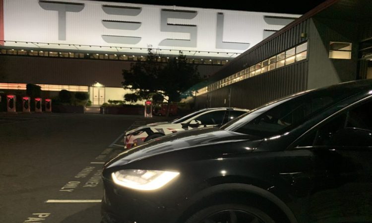 La Californie laisse Tesla de côté avec un nouvel incitatif EV qui profite à Rivian et Lucid : un coup dur pour Musk ?