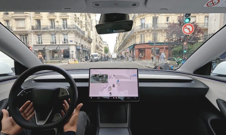 Elon Musk riposte face au retard d’approbation de la conduite autonome de Tesla en France : un signal alarmant ?