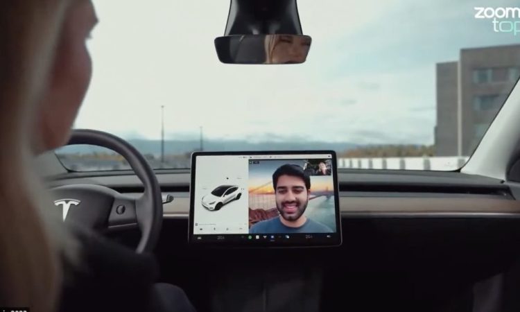 Tesla débloque la visioconférence en voiture : Google Meet, Teams et bien plus à portée de main !