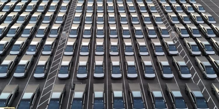Découvrez les Révélations Choc d’un Ingénieur de Tesla : Les Changements Surprenants du Cybertruck Évoluant en Continu !