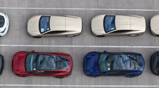 Le dilemme surprenant des passagers de Tesla Robotaxi lors de la réservation d&rsquo;un trajet.