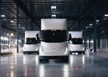 Tesla Semi réalise le plus gros contrat de camion électrique de l&rsquo;histoire des États-Unis : un tournant surprenant !