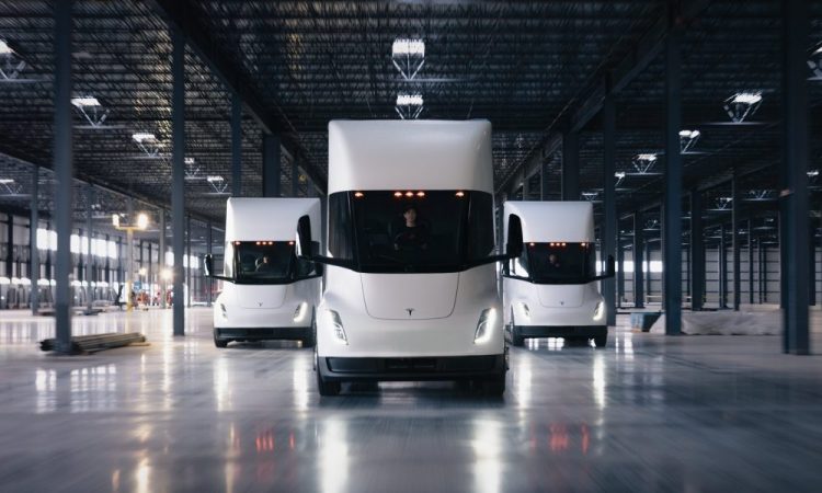 Tesla Semi réalise le plus gros contrat de camion électrique de l’histoire des États-Unis : un tournant surprenant !